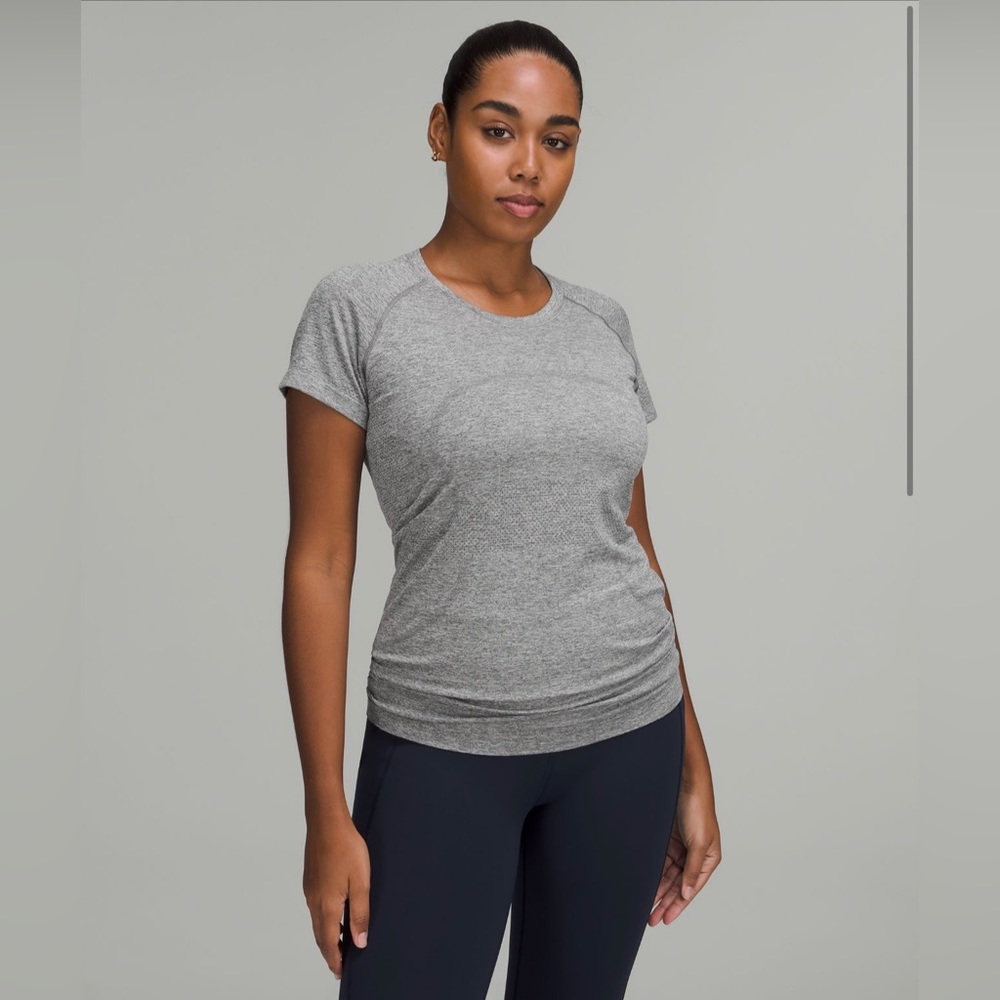 Grey Lululemon workout top, size 6. (Swiftly Tech Short-Sleeve Shirt 2.0)